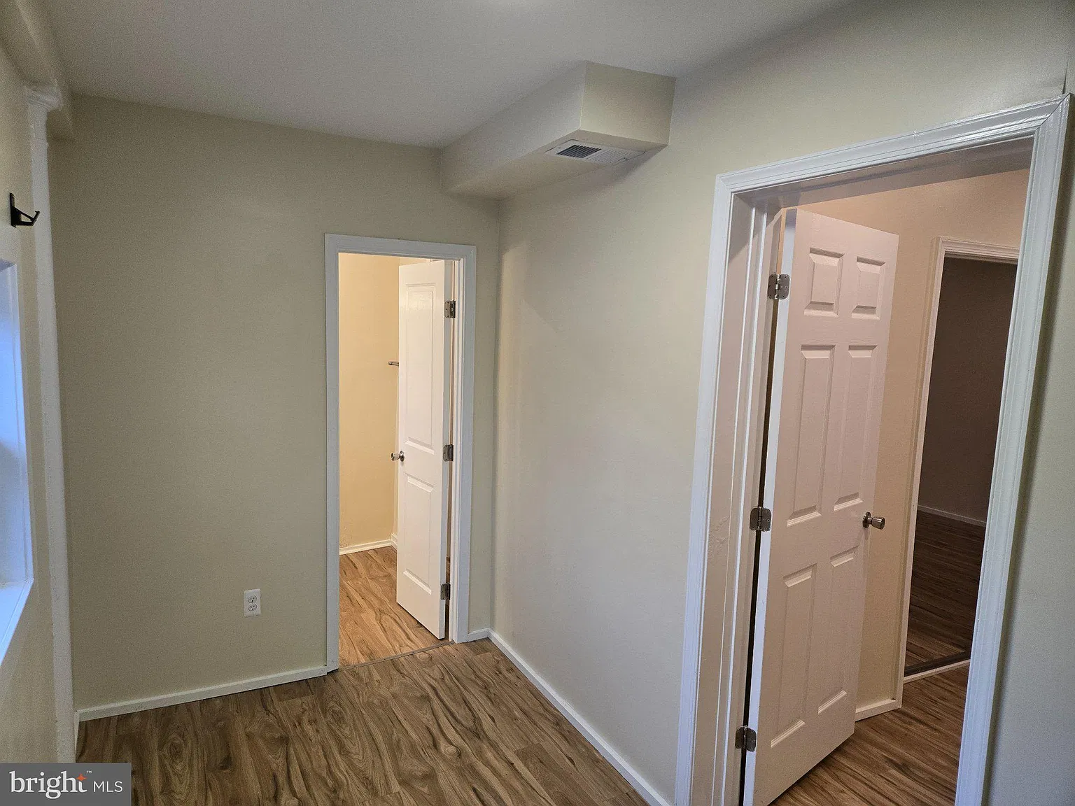 3 bed, 2.0 bath, 1200 sqft, $2,000 — Photo 2