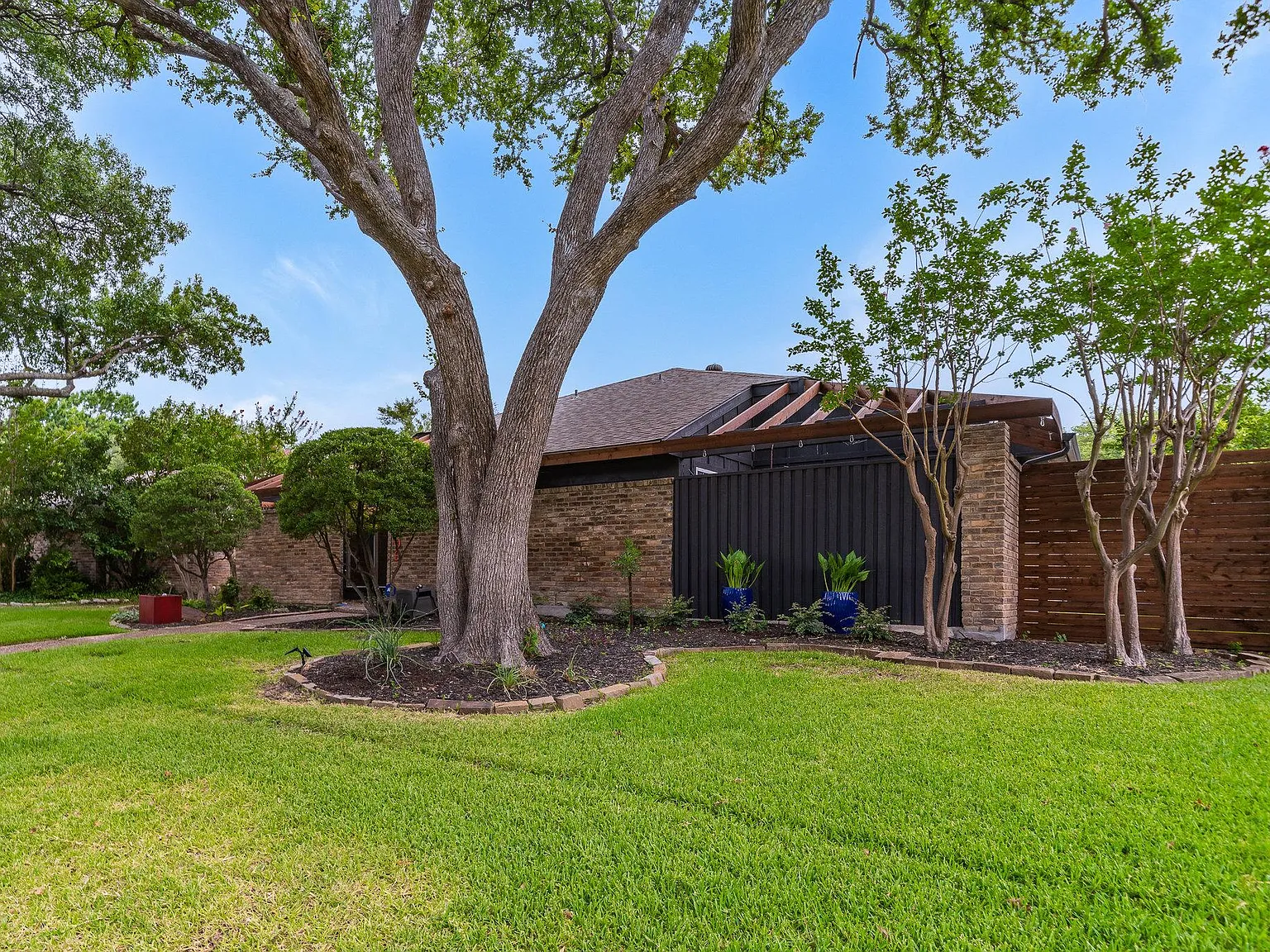 3 bed, 2.5 bath, 2270 sqft, $3,350 — Photo 2