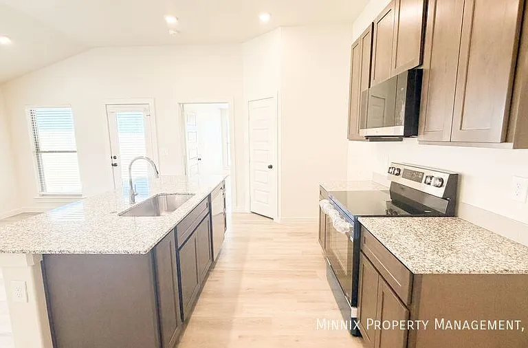 1208 Cottonwood Ave — Photo 4
