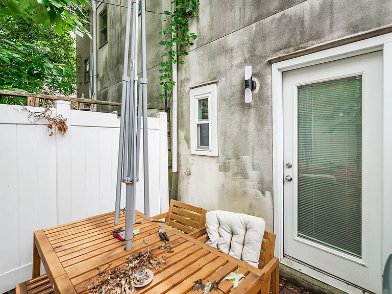 2107 Clymer St — Photo 10