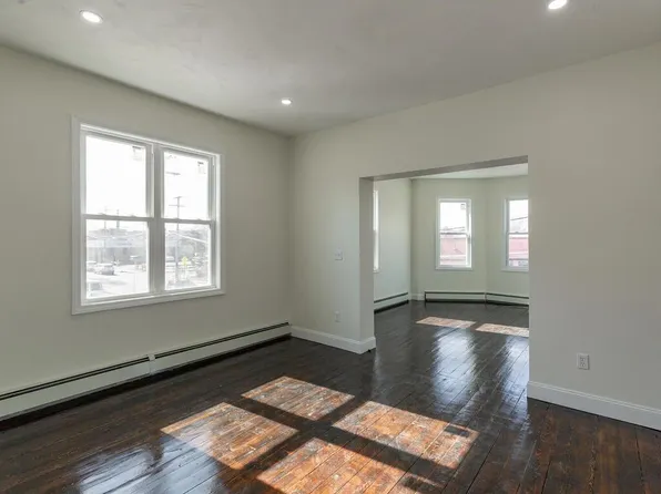 35 Valley St Floor 2, Providence, RI 02909