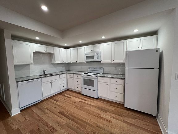 2nd image of 5635-5645 Hobart St #31