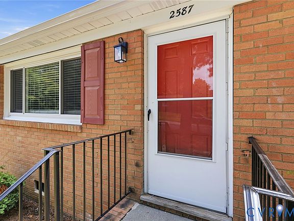 3rd image of 2587 Pinehurst Dr