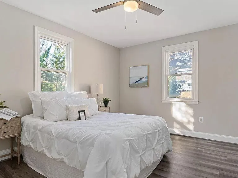 1325 Donald Ave — Photo 15