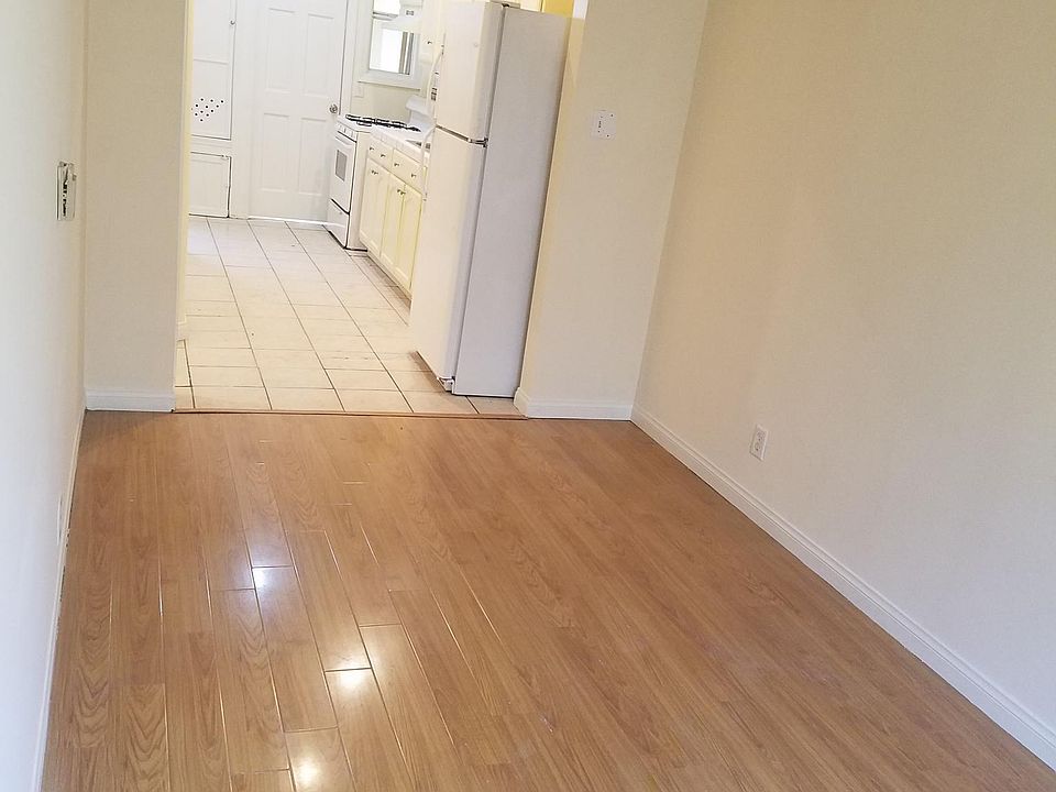 Livingroom to kitchen view