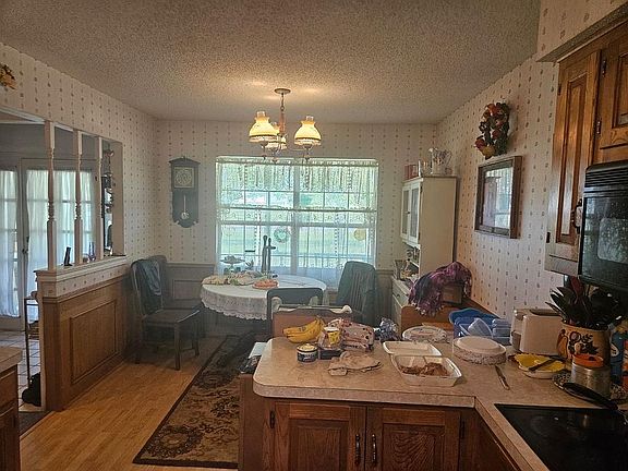 4th image of 930 E McDonald St