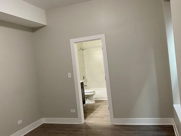 4834 S King Dr #3 — Photo 6