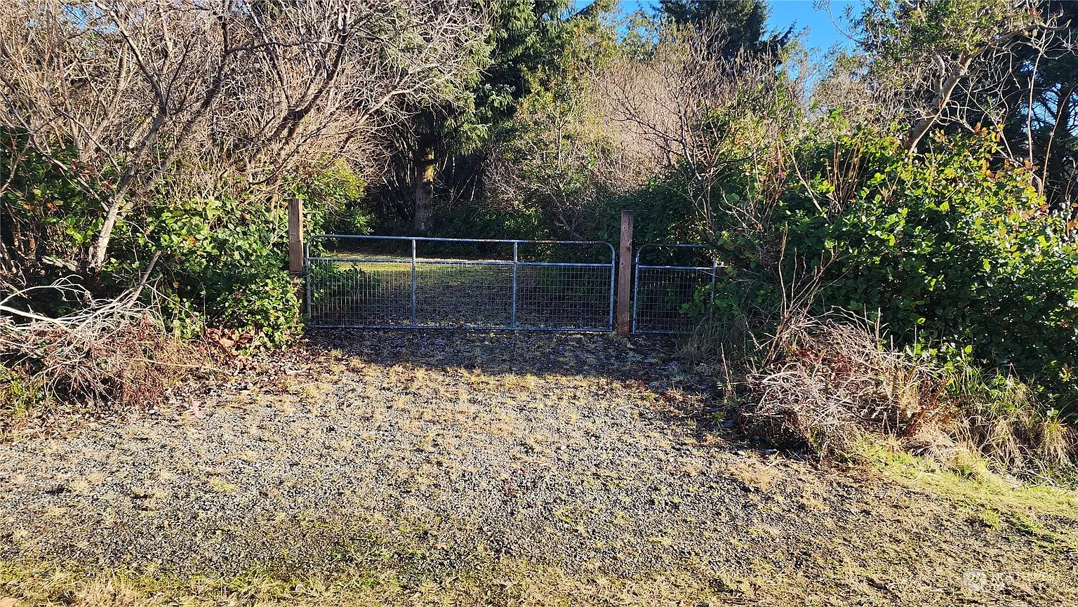 183 Polaris Boulevard SW photo 1