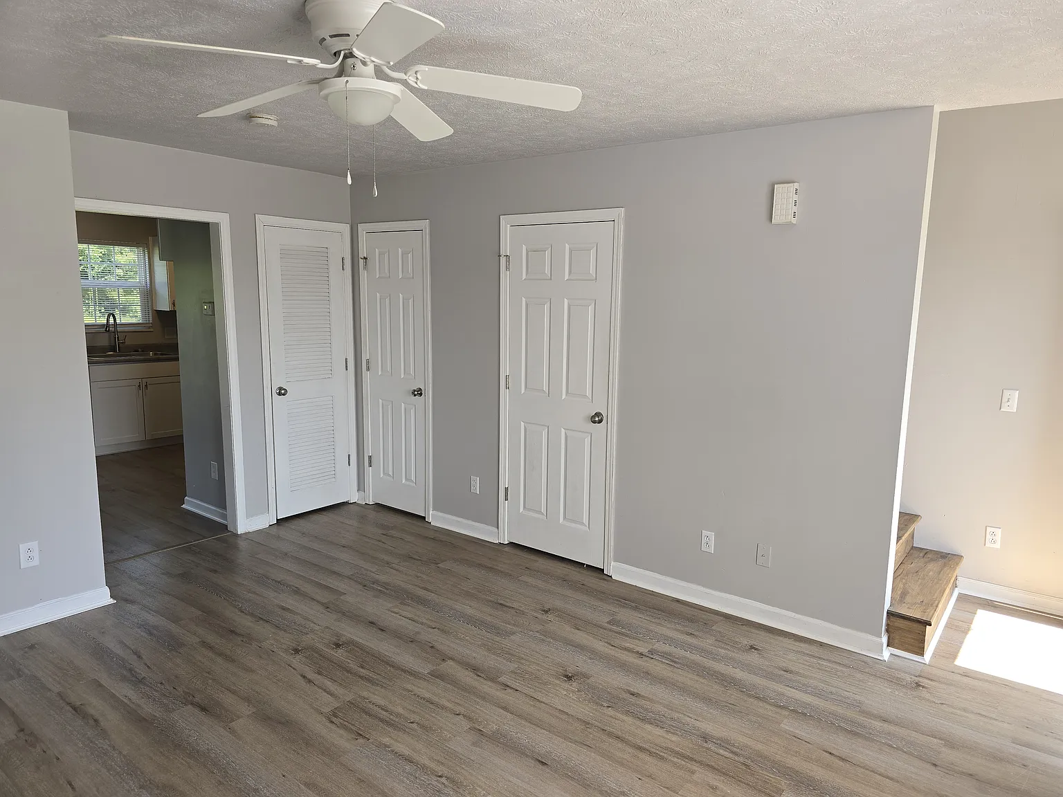 2 bed, 1.5 bath, 1002 sqft, $1,600 — Photo 2