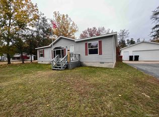 19th Mapleview Dr, Gladstone, MI 49837