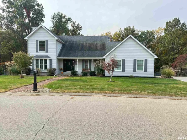 3798 Oakwood Cir, Taylorville, IL 62568