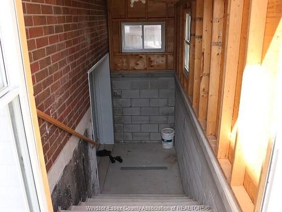 2nd image of 2880 Normandy St