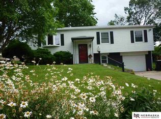 435 Valley Dr, Springfield, NE 68059