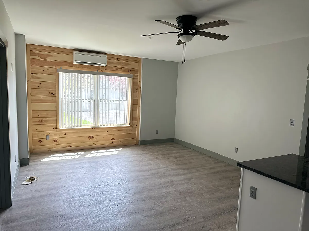 LIVIING SPACE - 20 Marblehead Ave #I