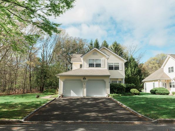 3 Cloister Lane, Middle Island, NY 11953