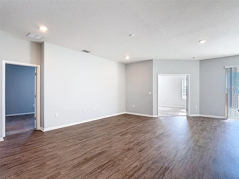 840 Sydney St — Photo 7