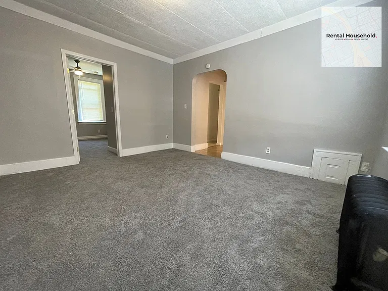 14800 E Vernor Hwy — Photo 13