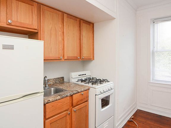 3rd image of 4060 N Kenmore Ave APT 311