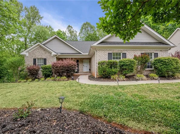 7704 Perthshire Dr, Oak Ridge, NC 27310