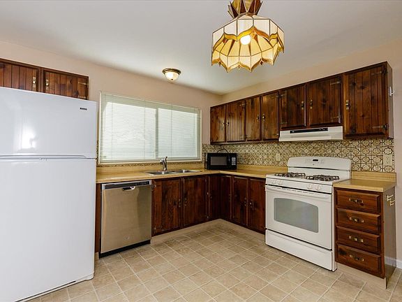 3rd image of 1491 Sherwood Forest Dr