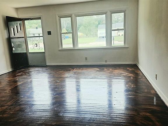 4th image of 228 Newton Pl