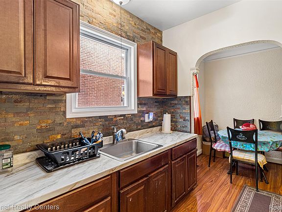 4th image of 14376 Mansfield St