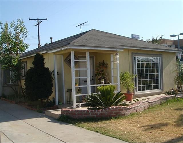 2nd image of 9016 Mayne St