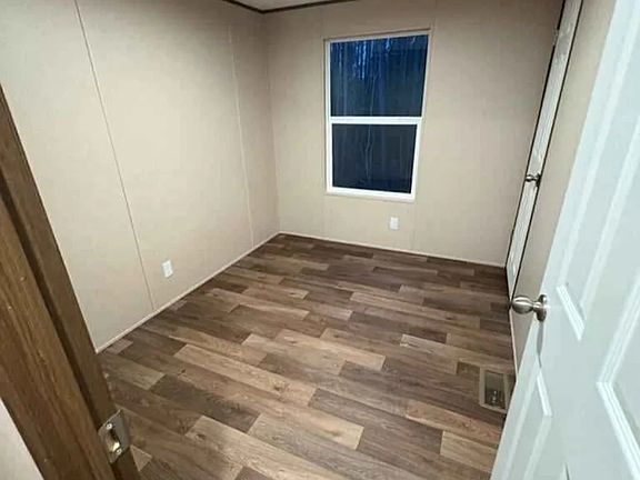 4th image of 525 Kelly Rd #9
