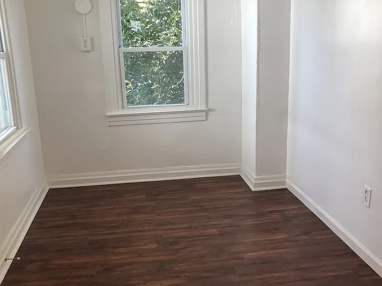 239 S Queen St — Photo 6