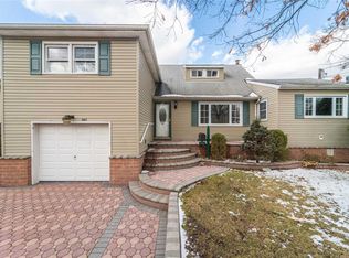 1883 Stuyvesant Ave, East Meadow, NY 11554