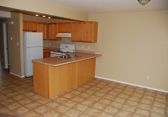 2 Kitchen_08042021