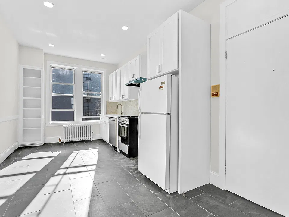 399 4th Ave #3L