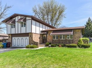 819 Bradoc St, Chicago Heights, IL 60411