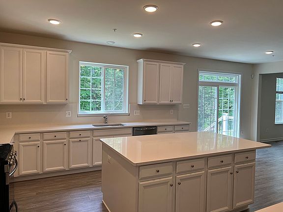 3rd image of 23513 Lilliflora Dr