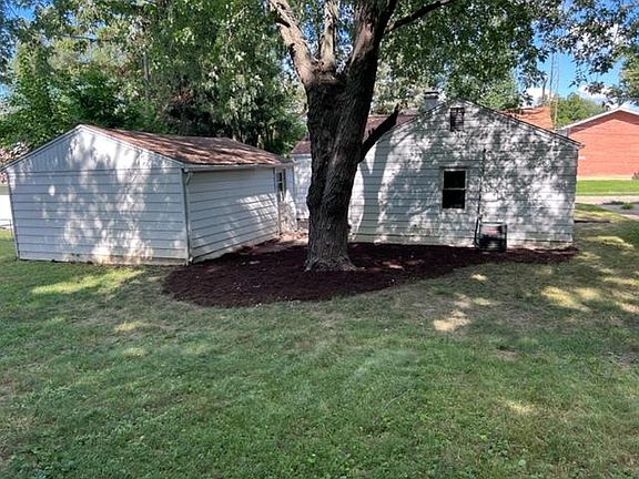 3rd image of 1336 N Linden St