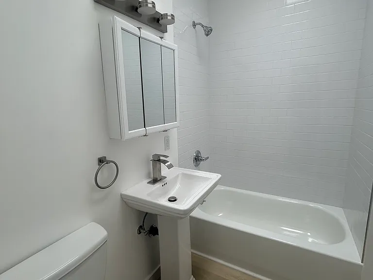 2501 Beverly Ave #24 — Photo 12