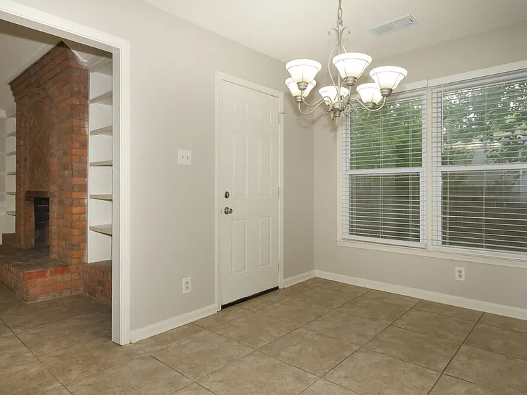 965 Hunters Point Dr — Photo 6