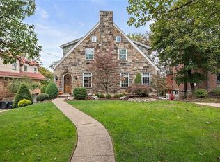 176 Longuevue Dr, Mt Lebanon, PA 15228