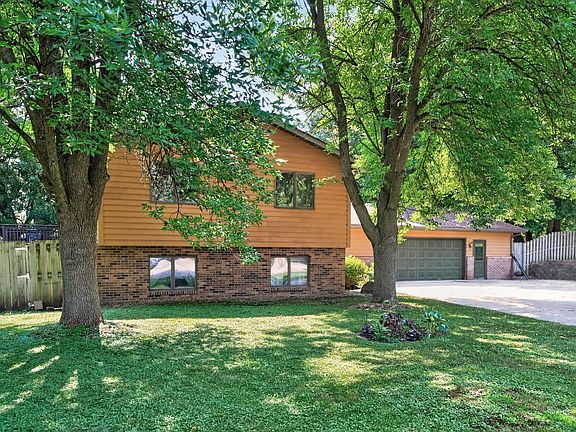 2nd image of 1810 Cedar Pl