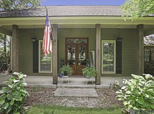 8567 Pin Oak Dr, Zachary, LA 70791