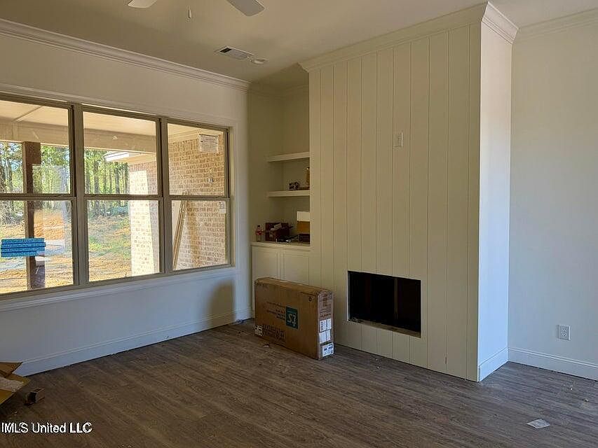 2nd image of 313 Jasmine Cove Ln