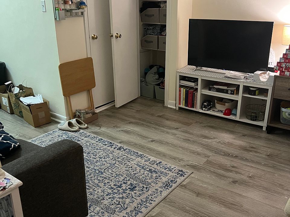 1st image of 912 Pine St APT 3B