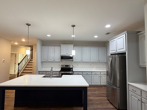 4th image of 12 Springdale Ct