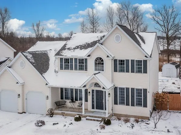 202 Woodstream Dr, Grand Island, NY 14072