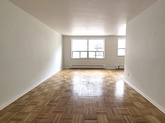 5th image of 1751 Victoria Park Ave #204