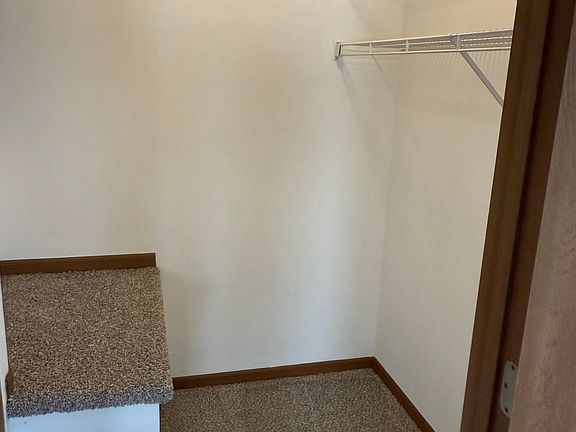 Masterbedroom walk in closet