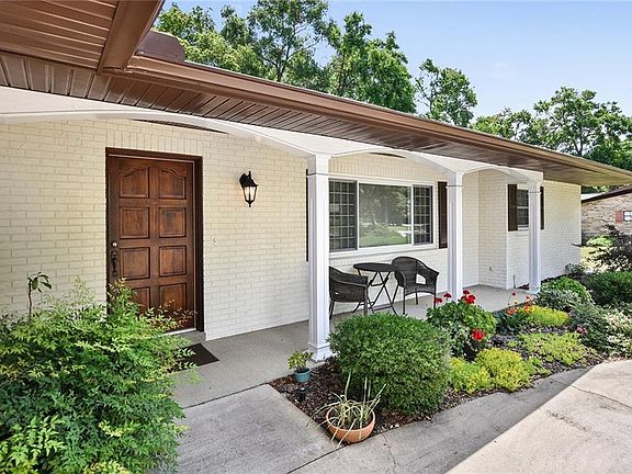 4th image of 566 Montclair Ave