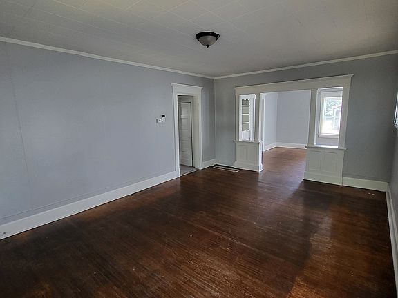 3rd image of 1133 N Parker Ave