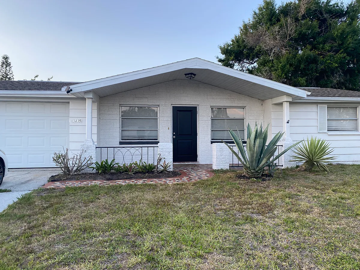 Building Photo - 3435 Pinon Dr
