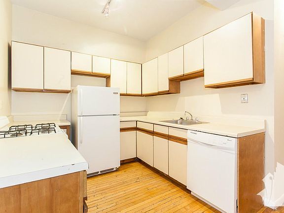 5th image of 627 W Oakdale Ave APT 04